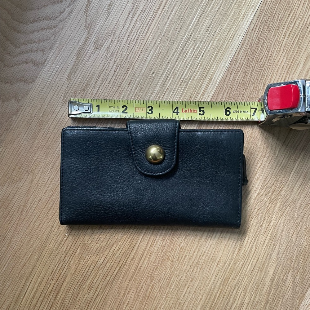 Black leather Osgoode Marley RFID wallet with gold snap closure - Picture 8 of 8